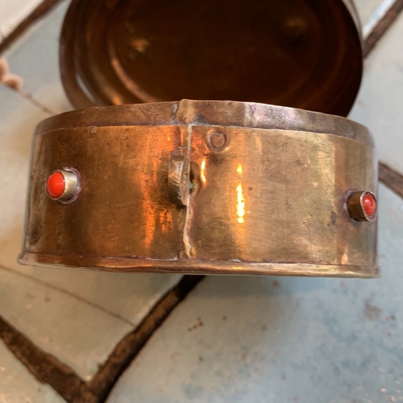 Vintage Brass Trinket Box with Colored Stones on Lid and Sides. - Picture 4 of 12